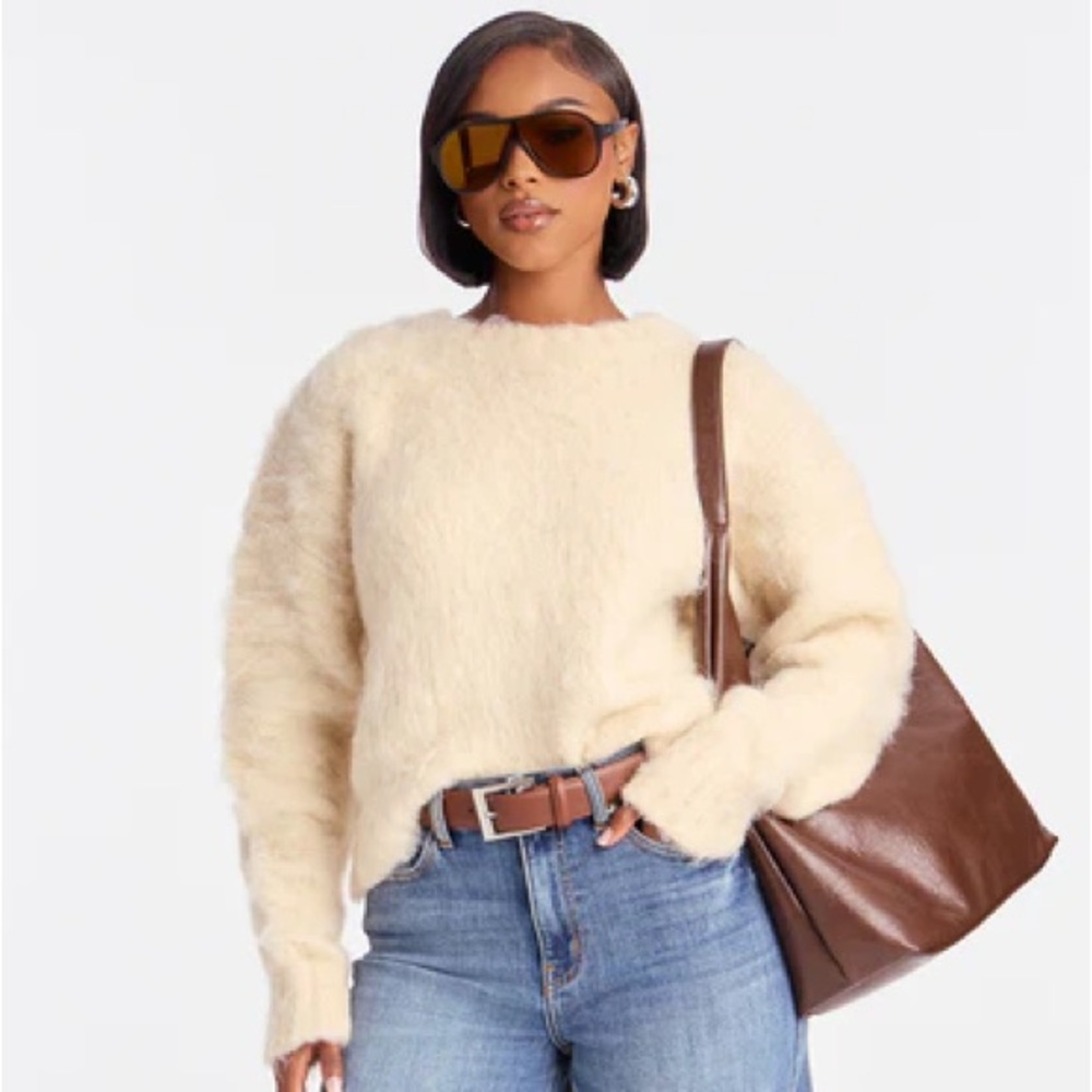 Cozy Cream Fuzzy Sweater NEW 🏷️